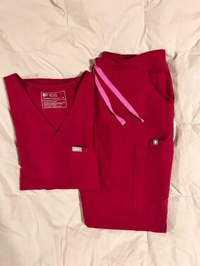 FIGS Women's Scrub Set  Pink color